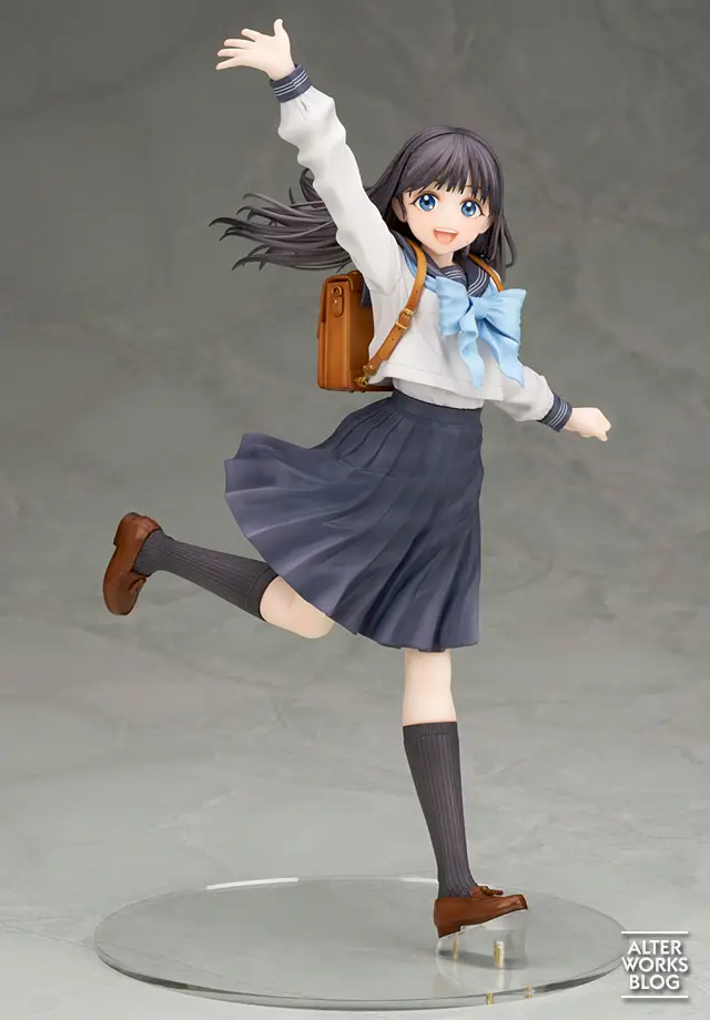 figurine-akebis-sailor-uniform-komichi-akebi-alter-1.webp (640&times;920)
